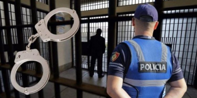 Pas rrahjes nga gardianët, i dënuari u vetëvra në burgun e Reçit, prokuria merr të pandehur 6 policët