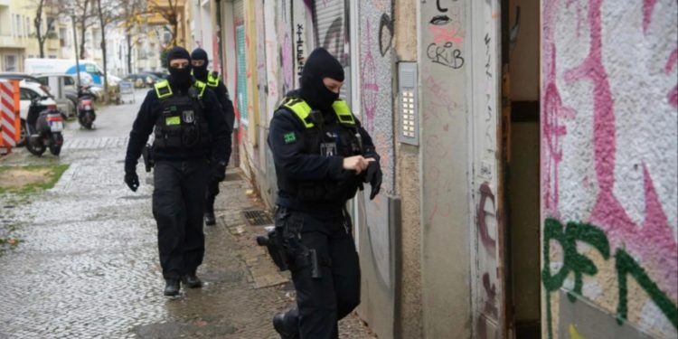 Gjenden në Gjermani dy fëmijë të zhdukur që nga viti 2023, dyshohet se u rrëmbyen nga nëna e tyre, anëtare e një organizate të ekstremit të djathtë