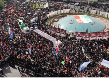 Rreth 60 oficerë të lartë dhe shkencëtarë bërthamorë u vranë nga sulmet izraelite, në Iran mbahen funeralet e tyre publike 