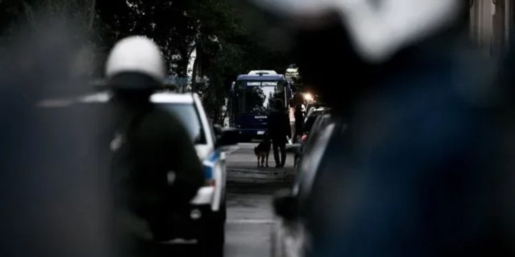 “Sky ECC” çmonton rrjetin e trafikut të drogës/ Arrestohen 4 persona në Greqi, mes tyre një ish-oficer që kishte bashkëpunuar me një kriminel shqiptar