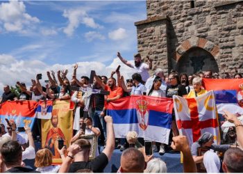 Serbët festojnë Vidovdanin në Gazimestan, Kurti: Grupe të tilla tradicionalisht kanë qenë provokuese, janë kundër vlerave demokratike dhe europiane