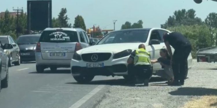 Çfarë ndodhi në Lezhë? Nuk i ndaloi postbllokut, policia qëllon në drejtim të një automjeti, arrestohet drejtuesi