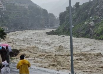 24 të vdekur nga shirat e rrëmbyeshëm dhe përmbytjet në Pakistan