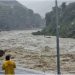 24 të vdekur nga shirat e rrëmbyeshëm dhe përmbytjet në Pakistan