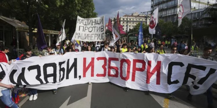 Beogradi përgatitet për një tjetër protestë antiqeveritare, duke kërkuar zgjedhje të parakohshme parlamentare