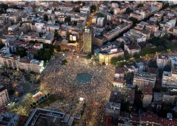 Demonstrata, dhunë dhe të arrestuar në Beograd, ja çfarë ndodhi në protestën e së shtunës 