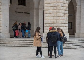 Të rinjtë lënë Shqipërinë në kërkim të një të ardhmeje më të qëndrueshme