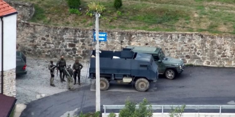 “Kërkojmë dorëzimin e Radoiçiç dhe 44 të tjerëve”, Kurti: Të akuzuarit për sulmin e Banjskës, më afër Vuçiç sesa mbrojtja e tij e afërt