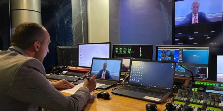 Nigel Farage këmbëngul: Shifrat e mia ‘ok’, të Ramës gabim. Vij për drekë në Tiranë…