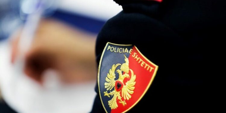 Dyshohet se fuste drogë dhe sende të paligjshme në qeli, arrestohet polici i burgut të Drenovës