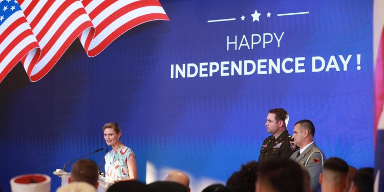 249-vjetori i Pavarësisë së SHBA/ VanHorn: Shqiptarët kanë bërë sakrifica të shumta për të ndërtuar një botë më paqësore! Jemi me fat të kemi aleatë si Shqipëria!