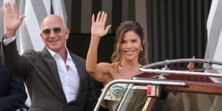 FOTOLAJM/ Dasma e Jeff Bezos dhe Lauren Sanchez ka nisur zyrtarisht, të ftuarit e famshëm i bashkohen festës së mirëseardhjes