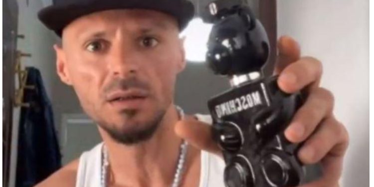 “Zhduket” Cllevio, shokët flasin se çfarë po ndodh me të, fansat të shqetësuar