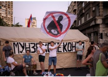 Nis heqja e barrikadave në Serbi, protestuesit kërkojnë lirimin e të ndaluarve