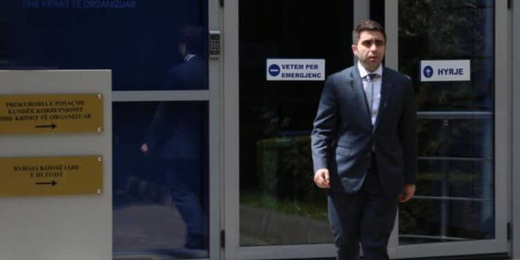 Zyrtarisht i pandehur, Jonaid Myzyri paraqitet në SPAK, kreut të KPP-së i komunikohet sot akuza