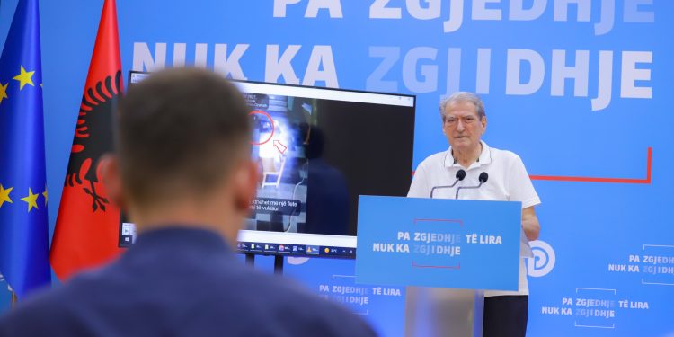 Berisha: Edi Rama me anë të Sokol Sadushit kërkon të kapë edhe mandatin që u ka ngelur pa grabitur në Gjykatën Kushtetuese