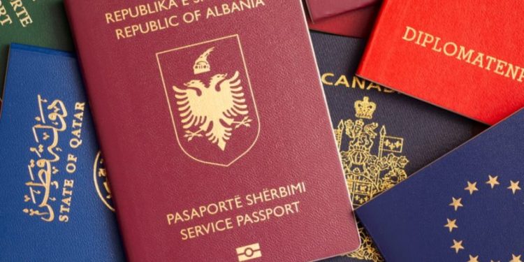 BE, gjurmë gishtash në kufij/ Fundi i vulave në pasaporta, sistemi biometrik nis nga tetori! Ndikohet edhe Shqipëria