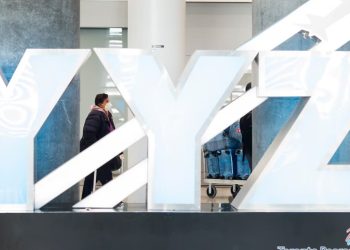 Çaste paniku në aeroportin Pearson në Toronto, avioni privat dëmtohet gjatë uljes.