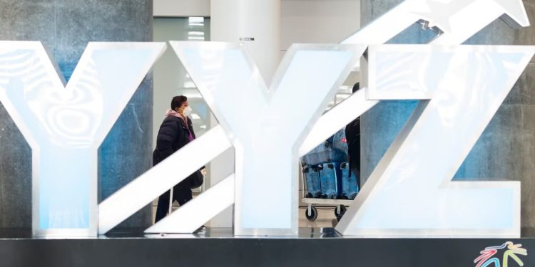 Çaste paniku në aeroportin Pearson në Toronto, avioni privat dëmtohet gjatë uljes.