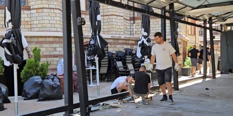 "Çmendet" baret dhe lokalet në pedonalen e Korçës