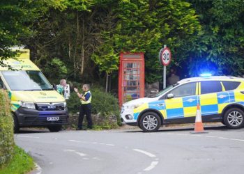 Aksident i rëndë në Britani, autobusi me rreth 70 nxënës rrëshqet poshtë një bregu, Starmer: Dhimbjen për humbjen e jetës së një fëmije