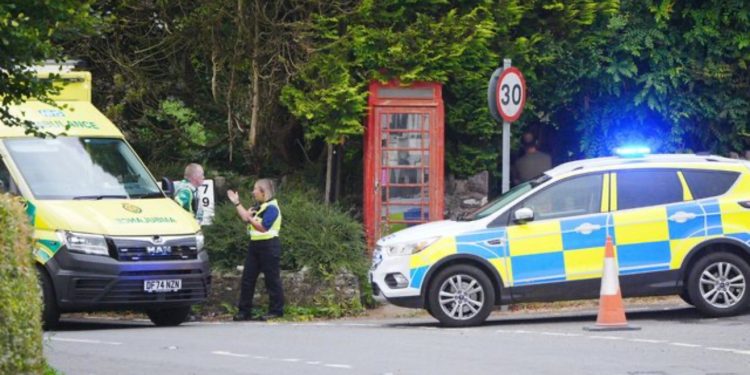 Aksident i rëndë në Britani, autobusi me rreth 70 nxënës rrëshqet poshtë një bregu, Starmer: Dhimbjen për humbjen e jetës së një fëmije