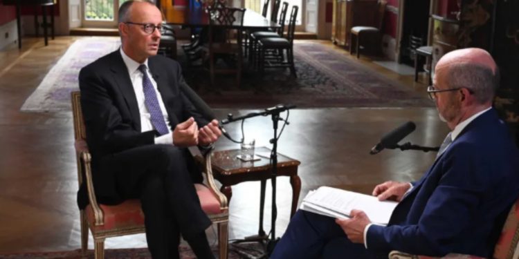 Nga lufta në Ukrainë te tarifat dhe marrëdhëniet me liderët botërorë, Merz për BBC: Rusia kërcënim edhe për Evropën! Me Trump komunikoj një herë në javë