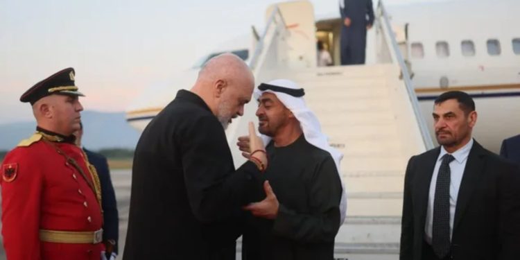 Sheiku i Ramës, miti i një miku të rremë të popullit shqiptar që po bëhet pronar i Shqipërisë