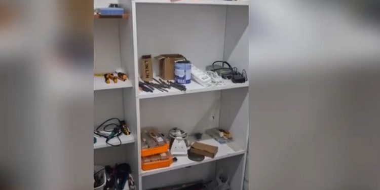 EMRI/ Lëvizte me armë zjarri gati për qitje, arrestohet 30-vjeçari në Tiranë, zbulohet një punishte ku prodhonte silenciatorë