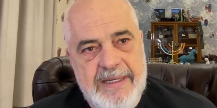 “O Lul ku je mo artist”/ Rama thumbon Bashën: U bë shumë kohë që s’të shoh! Nuk më ndoqe mbete te 7X7