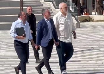 Aplikimet për drejtorë në bashki/ Rama: Vlora nisi e para me intervistat! Në bashkëpunim me Institutin Tony Blair është konceptuar një strukturë e re organizative në bashkinë Tiranë