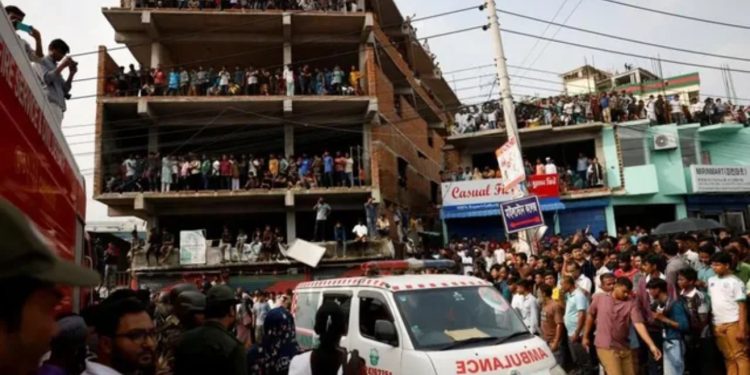 Rrëzimi i avionit të forcave ajrore në shkollën në Bangladesh, shkon në 19 numri i viktimave, 164 janë të plagosur