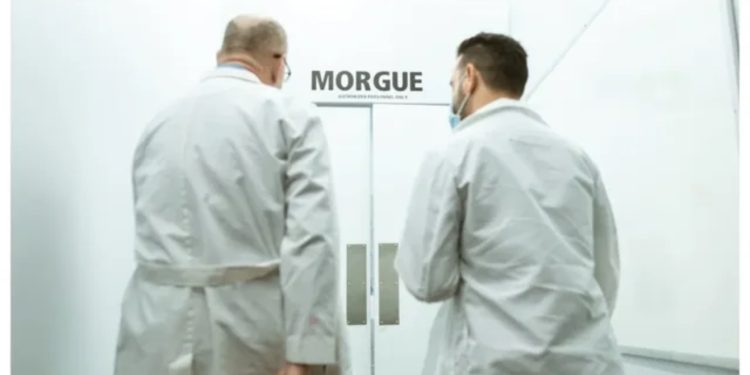 E jashtëzakonshme në Itali, pacienti i shpallur i vdekur zgjohet në ambulancë papritur: Ku janë vajzat e mia?