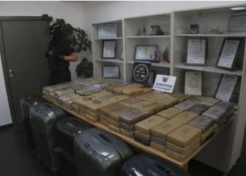 Diplomati nga Kongo kapet me 19 milionë euro kokainë në makinë