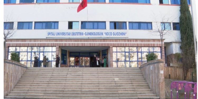 E RËNDË! Foshnja e sapolindur humb jetën, kallëzim mjekëve te ‘Koço Gliozheni’