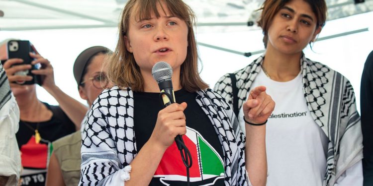 Protestë për gjendjen në Gaza, aktivistja Greta Thunberg mbërrin sot në Tiranë, tubimi në sheshin “Skënderbej”