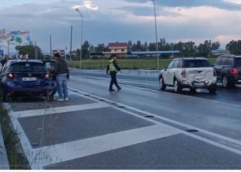 Dimal/ Dy makina përfshihen në aksident rrugor, të plagosur 2 fëmijë 12 dhe 8 vjeç jashtë rrezikut për jetën