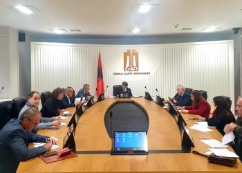 “‘Tredhja’ e KLP-së përballë Edi Ramës”/ Gazetarja Lala: U hoq nga rendi i ditës çështja “Gjeli”, këshilli që duhet të garantojë pavarësinë e prokurorëve, heshti