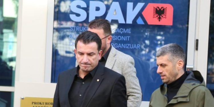 Dosja hetimore me 60 mijë faqe për kryebashkiakun Erion Veliaj, SPAK ka marrë të pandehur 30 persona, shoqëri tregtare e OJF! Mes tyre dhe biznesmenë