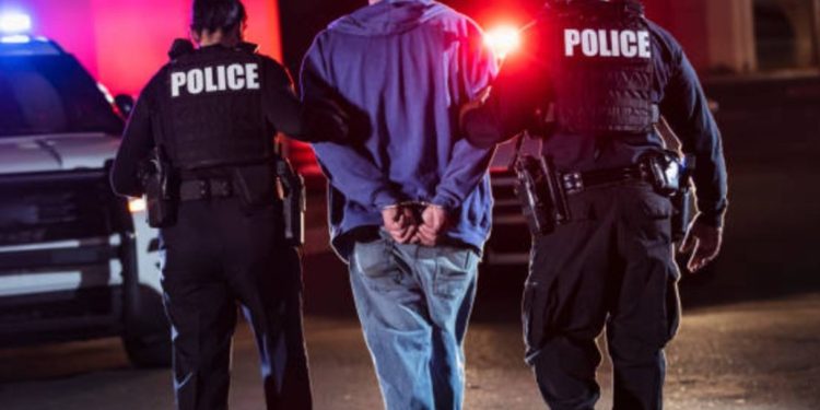 Alarm në SHBA, 55-vjeçari ndihmohet nga inteligjenca artificiale për të prodhuar bomba