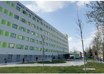 EMRI/ Në paraburgim prej një jave për veprën “armëmbajtje pa leje dhe prodhim i armëve”, ndërron jetë në urgjencën e QSUT 51-vjeçari