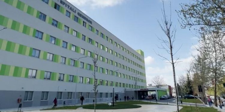 EMRI/ Në paraburgim prej një jave për veprën “armëmbajtje pa leje dhe prodhim i armëve”, ndërron jetë në urgjencën e QSUT 51-vjeçari