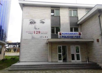 EMRAT/ Mbyti babanë me tel dhe ngjarjen e raportoi si aksident/ Arrestohet 26-vjeçarja në Fier, shoqërohet dhe nëna e saj si bashkëpunëtore