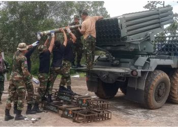 Gati të shpërthejë lufta në Azi, evakuohen mbi 100 mijë persona