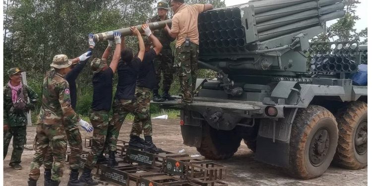 Gati të shpërthejë lufta në Azi, evakuohen mbi 100 mijë persona