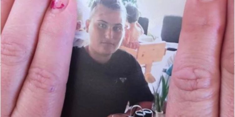 FOTO/ Dyshohet se mbyti me tel të atin dhe u ndihmua nga nëna, ja kush është 26-vjeçarja Emanilda Rama