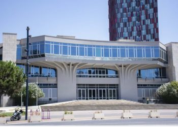 Shesh për kulla/ Bashkia Tiranë i hap rrugë shembjes së Pallatit të Kongreseve