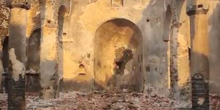 Djegia e kishës 200-vjeçare në Senicë/ Zjarri la pas rrënoja, kryeplaku: Përveç dëmeve ekonomike ka ndodhur edhe një dëm i madh shpirtëror!