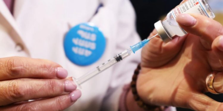 “Vaksinimi me çdo kusht ndaj covid-19 ishte ide e keqe,” studimi: Pati ndikim të konsiderueshëm por ishte i kufizuar tek të moshuarit! U shfaq te të rinjtë “sindroma pas vaksinimit”