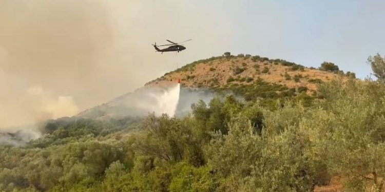 Rëndohet gjendja shëndetësore e 42-vjeçarit që u lëndua gjatë tentativës për shuarjen e flakëve në Delvinë, niset drejt Traumës